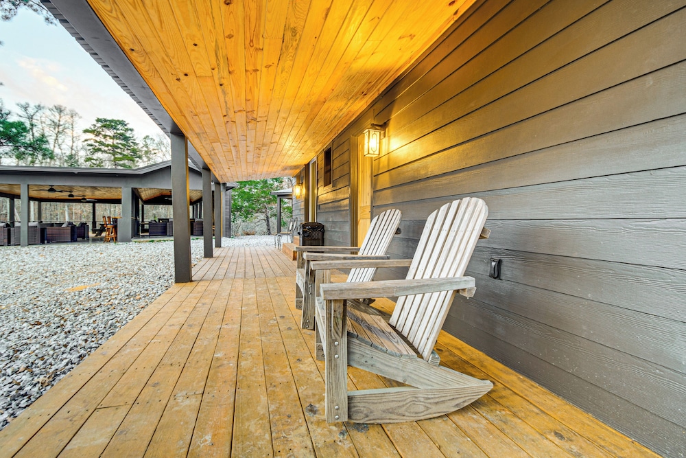 Fire Pits + Gazebo: Lakefront Escape in Terry!