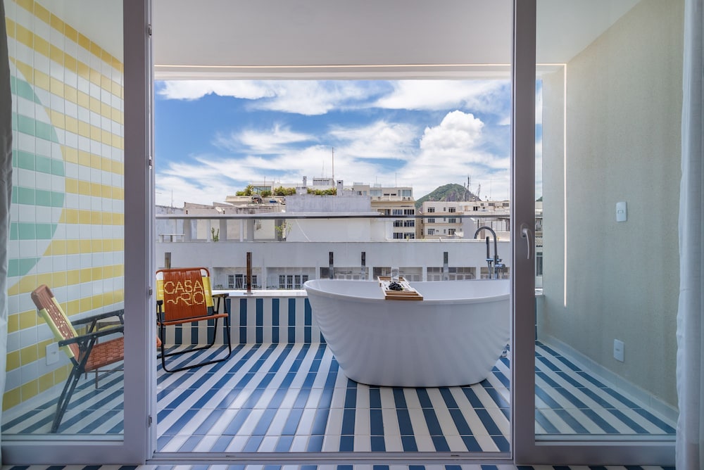 Sea View and Balcony With Bathtub Q4