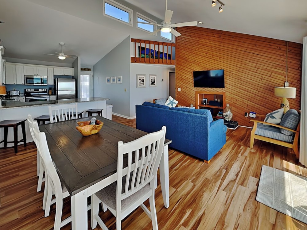 Hicks by Topsail Realty
