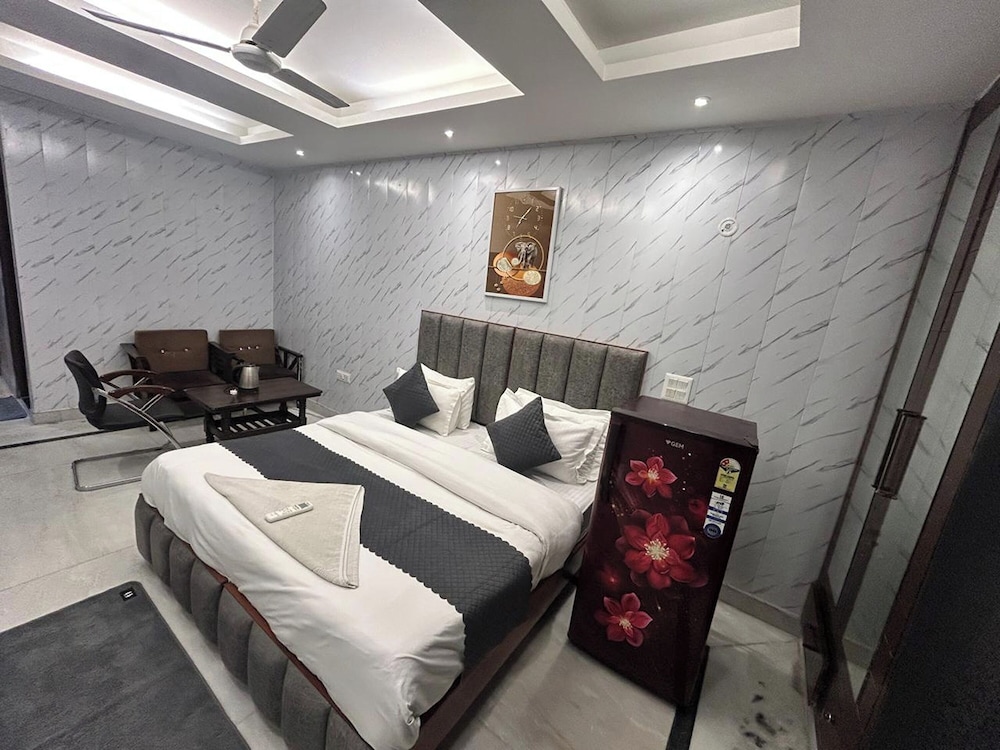 Hotel 82 Inn