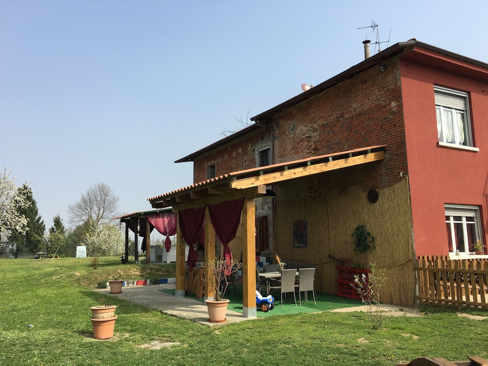 La Rosa Tra Le Vigne