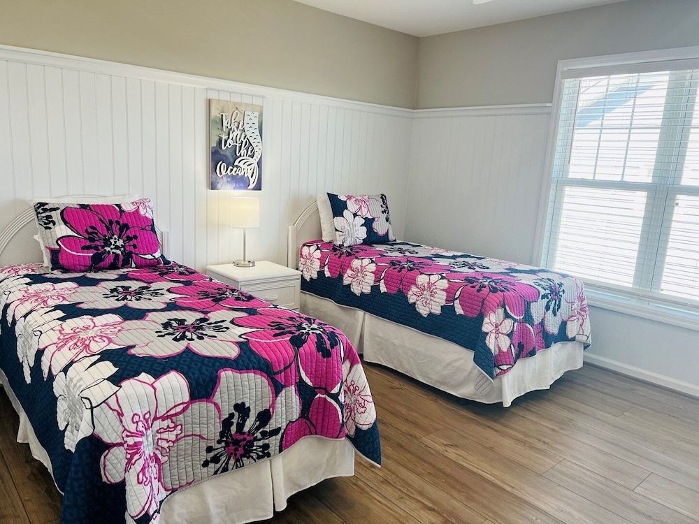 Avalon East- 5 Bedroom Home by RedAwning