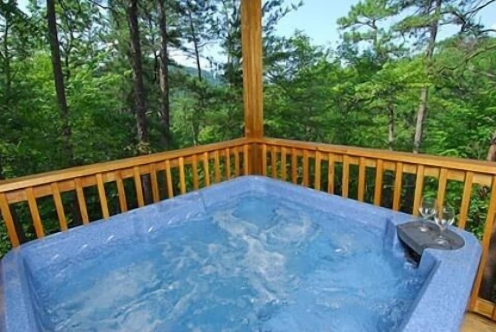Cloud Nine - 5 Bedrooms, 5 Baths, Sleeps 16 Home by RedAwning