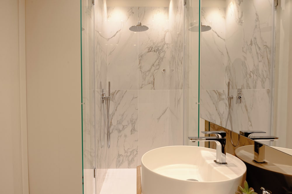 Hera rooms and suites