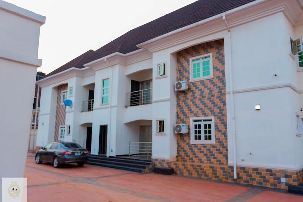 AZ KINGS HOTEL AND APARTMENT