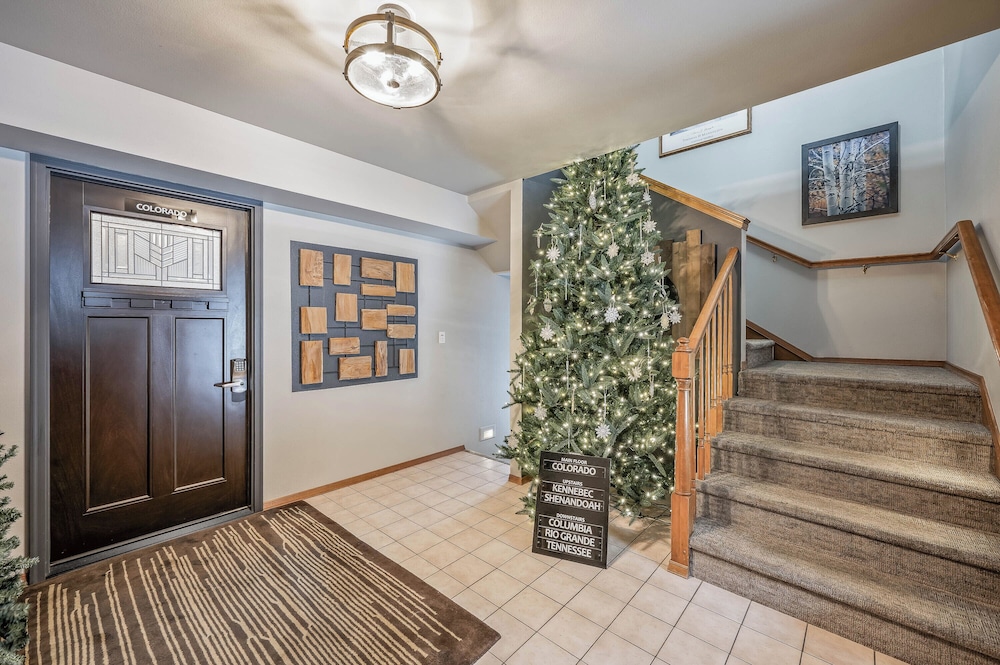 All Seasons River Inn