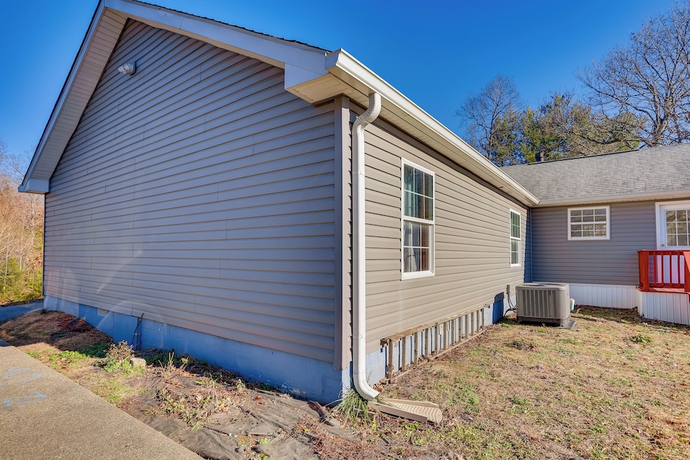 Pet-friendly Emerald Lake Retreat in Charlestown! view 5