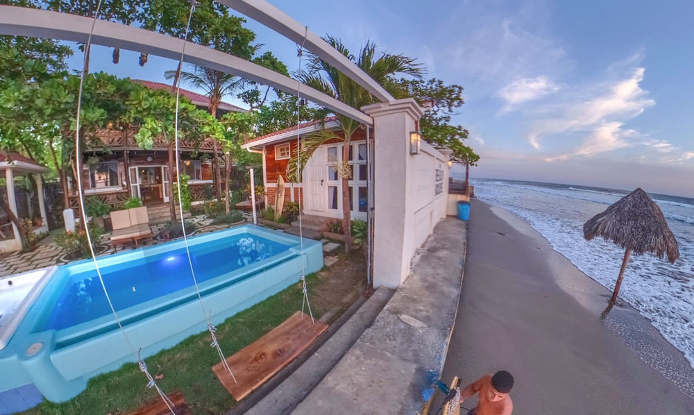 Beachfront 1-of-a-kind House w AC Pool Wifi ATV