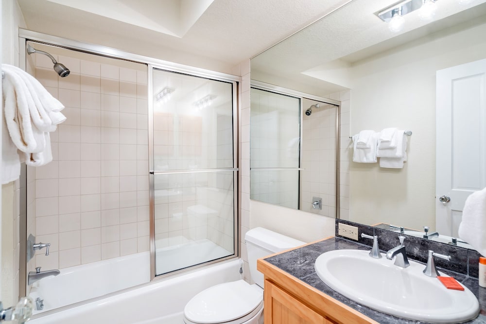 Etta Place Too 113 by Avantstay Close to Town The Slopes In Complex w Communal Pool Hot Tub