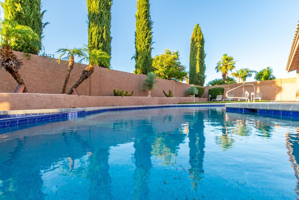 NEW Paradise Park Heated Pool Spa BBQ