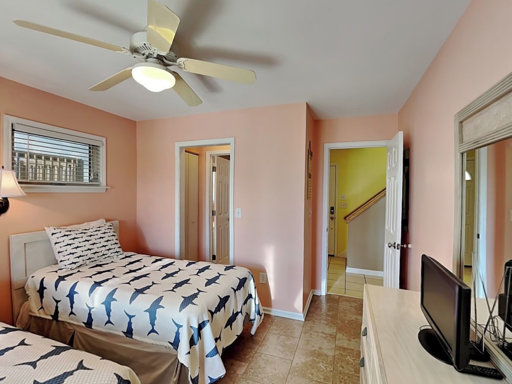 Sunshiny Daze by Topsail Realty
