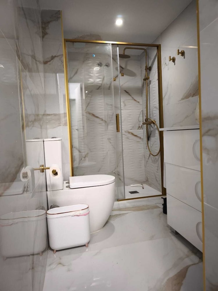 Airbhouse Prívate Rooms & Triana