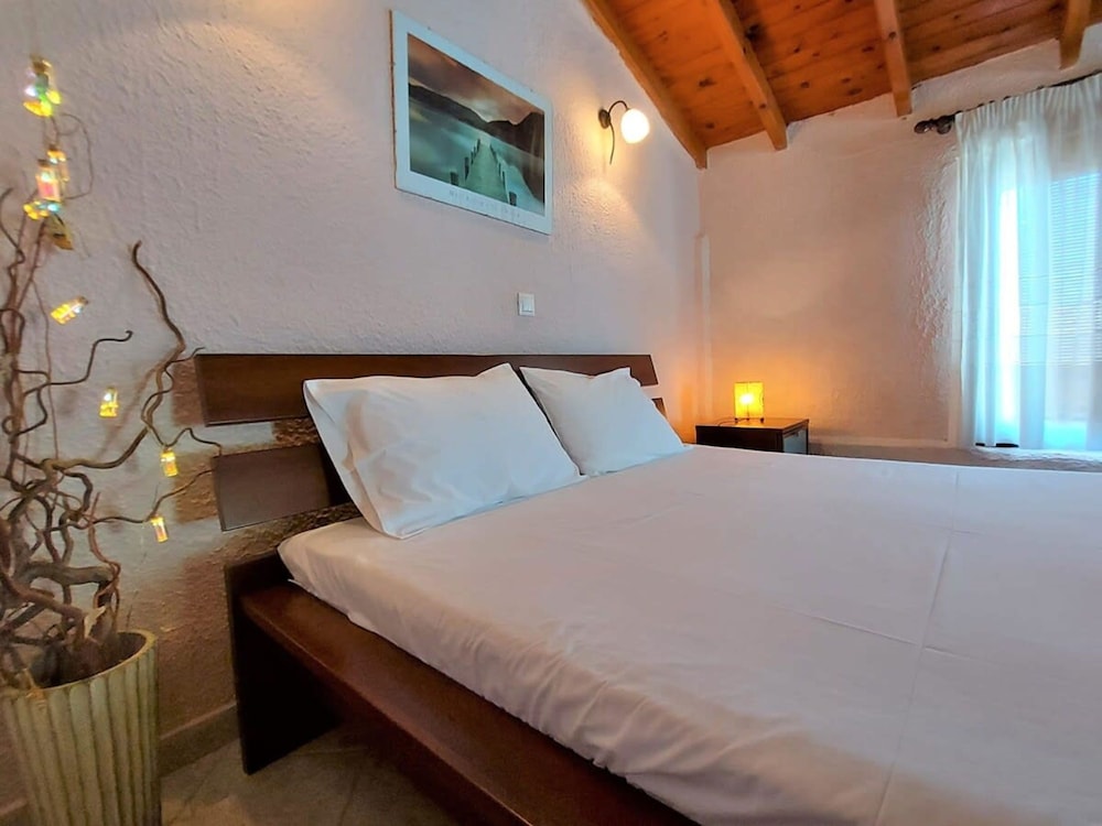 Elani Private Retreat - Villa Anna Garden Escape