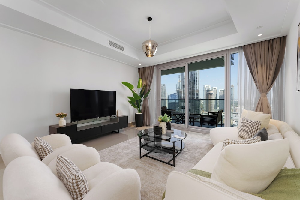 Maison Privee - Ultimate Living with Front-Row Views of Burj Khalifa & Dubai Fountains