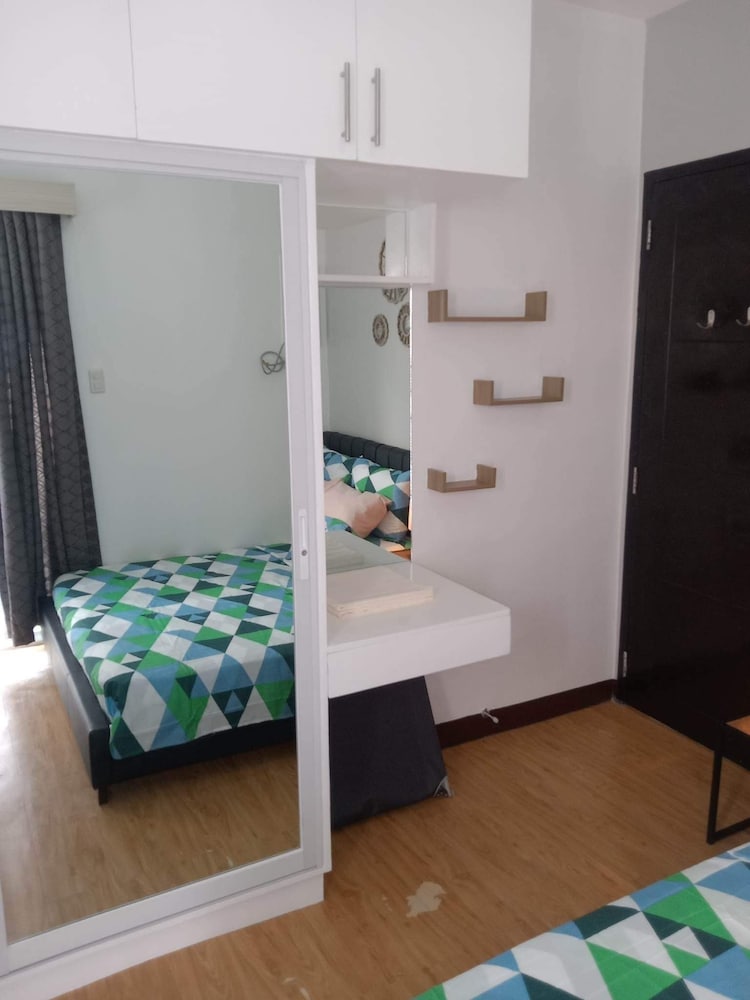 1 Br condo T2-8H view 4