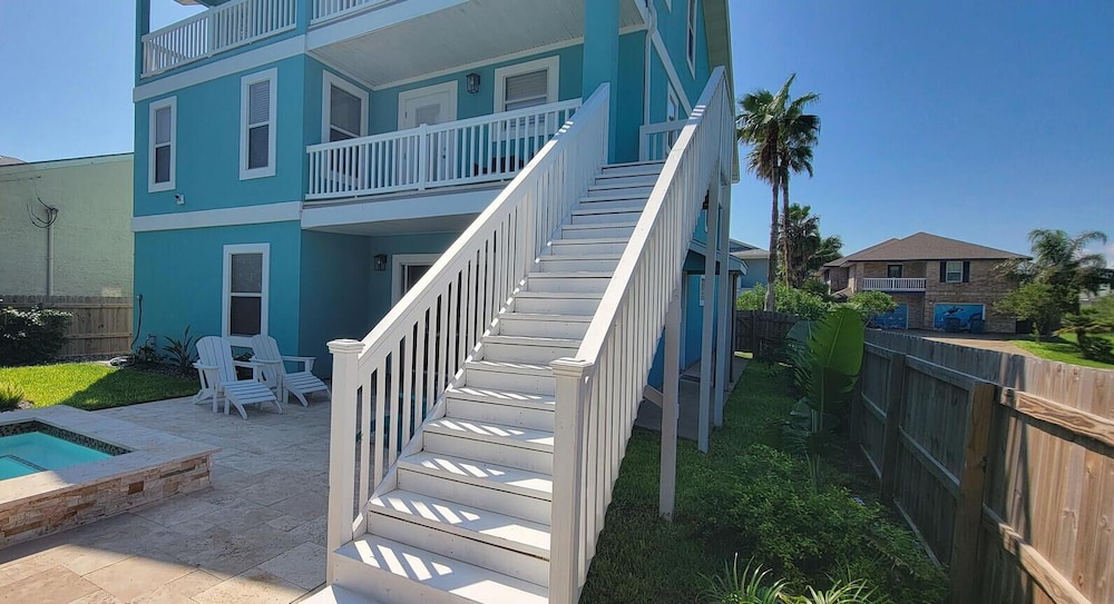 Tranquil Turquoise Retreat