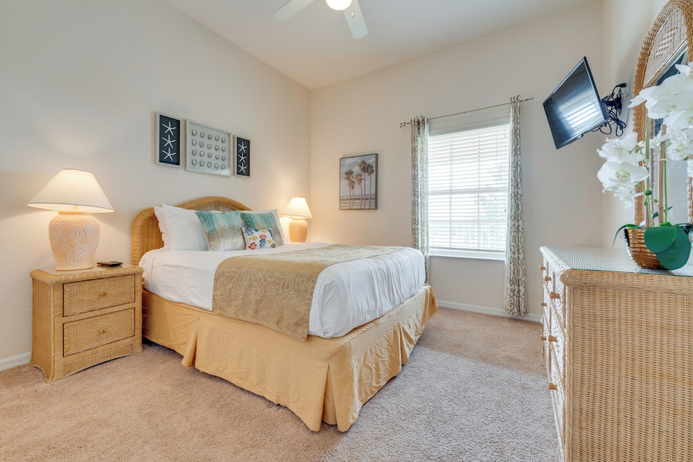 Balcony & Beach Access: Bahama Bay Resort Condo!