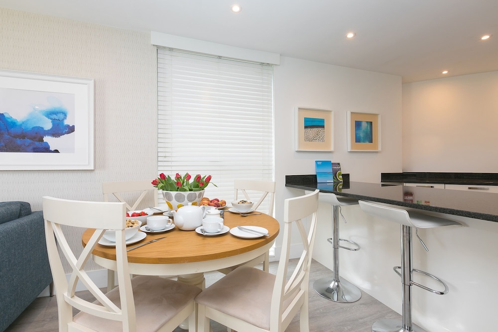 Peninsula Apartment 2