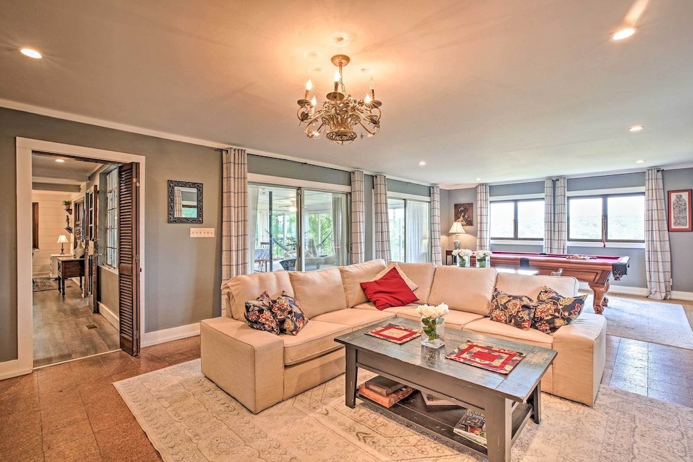Charming Summerville Home w/ Yard & Sunroom! view 3