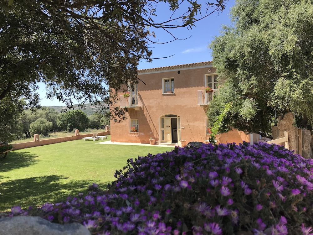 Agriturismo Monti di Jogliu