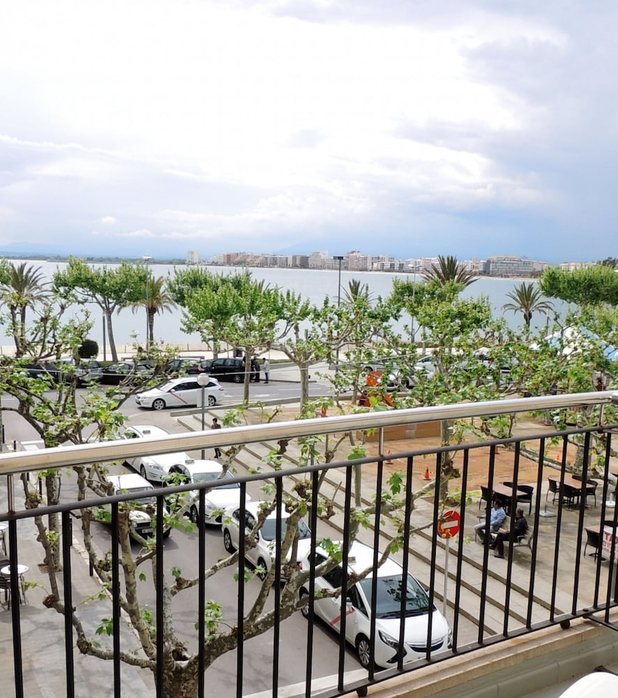 Apartment in Roses by the Beach photo 2
