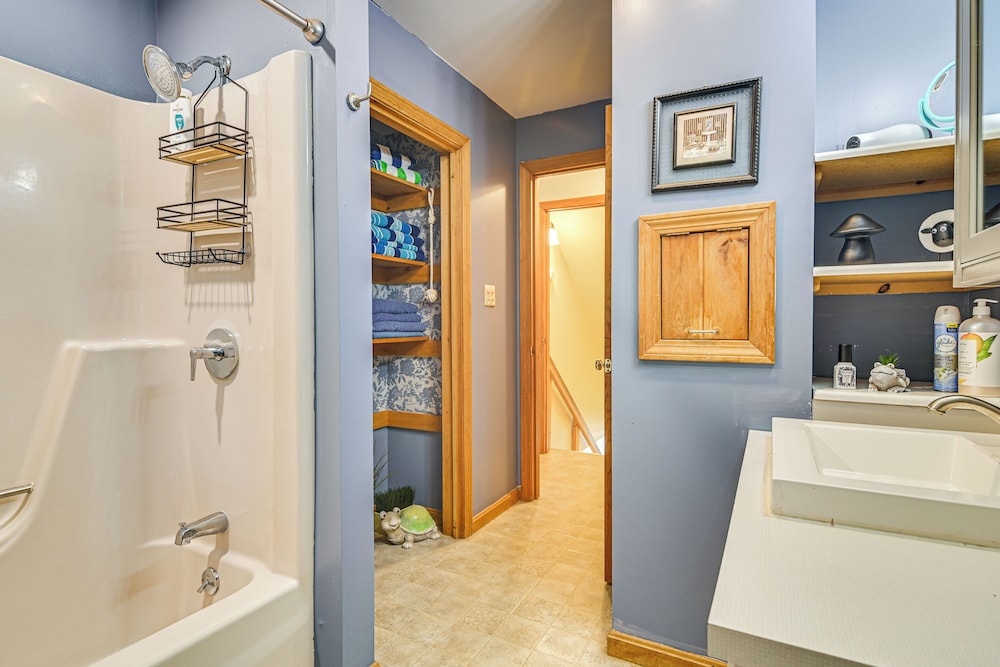2 Mi to Beaches: Charming Kennebunk Family Home