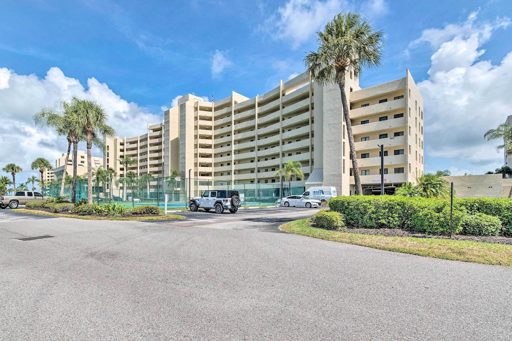 Gulf-view Condo w/ Beach Access in Hudson