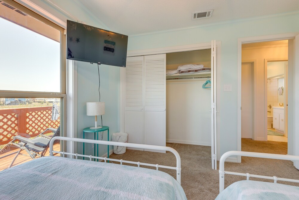Breezy Dauphin Island Vacation Rental With Deck! view 3