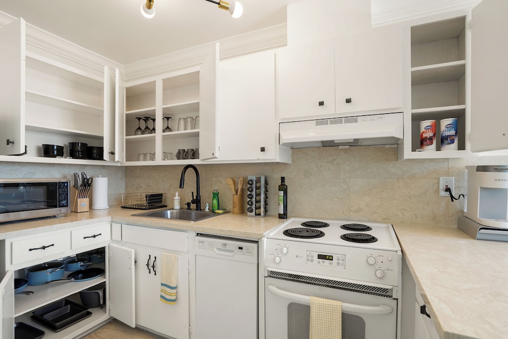 Delightful 2BR Mountain OceanSunset View