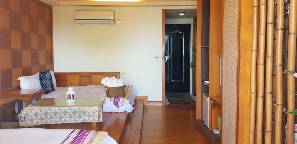 Ming-Jun Holiday Inn