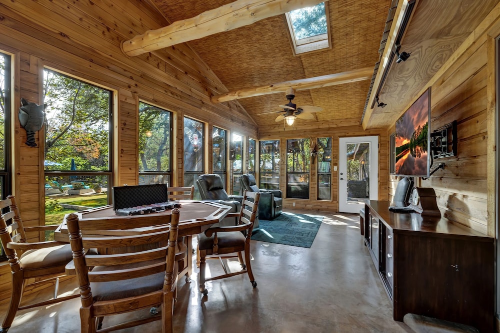 Terracotta Oasis - Wimberley for 30 Guests