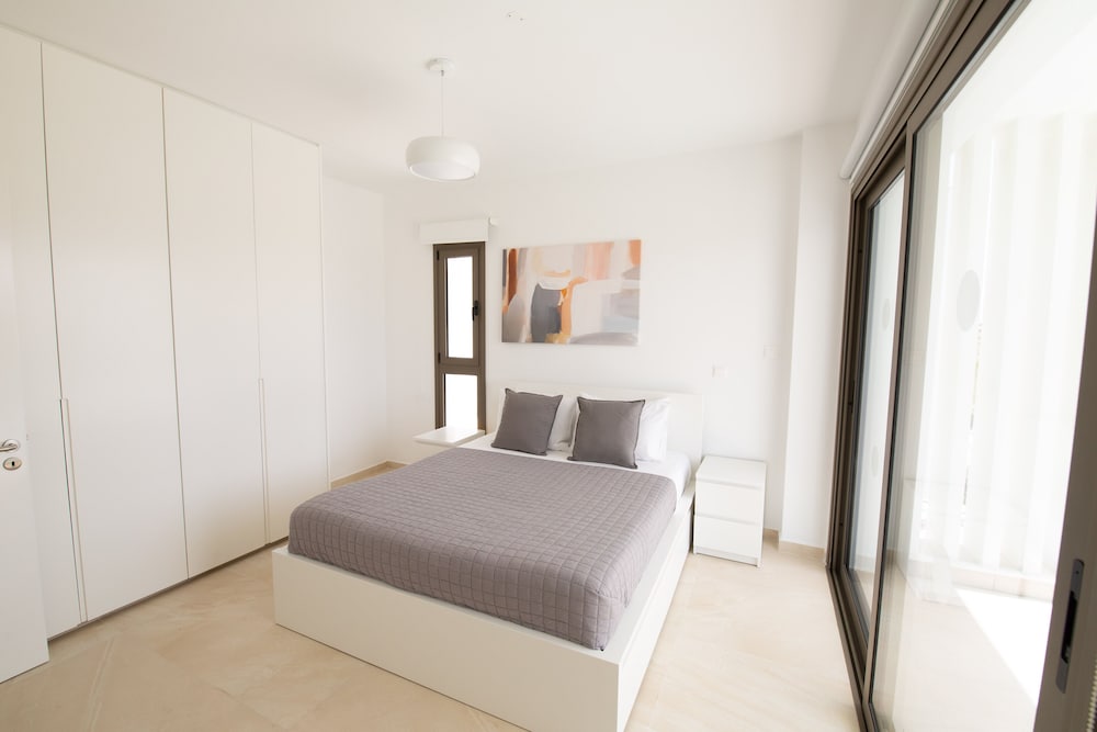 Phaedrus Living: Serenity Waves Villas No.11