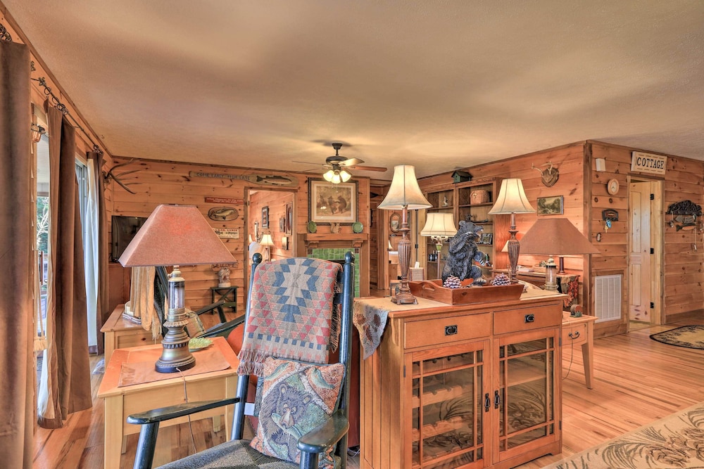 Milledgeville Vacations - Lakefront Sparta Cottage w/ Decks  Boat Dock - Property Image 8