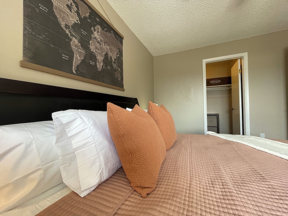 Campus West Nest - King Bed + Walk to CSU