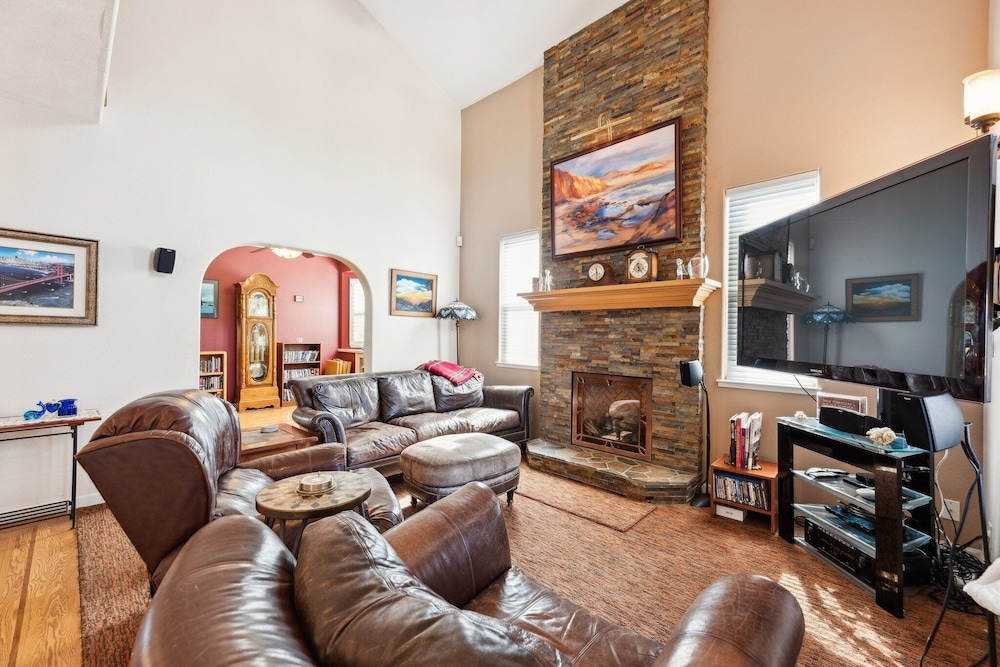 Coastal Getaway 5 Bedroom Home