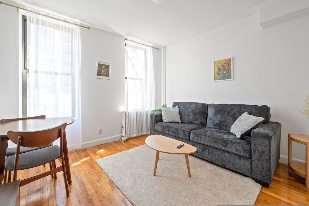 Lovely Apt Near Central Park
