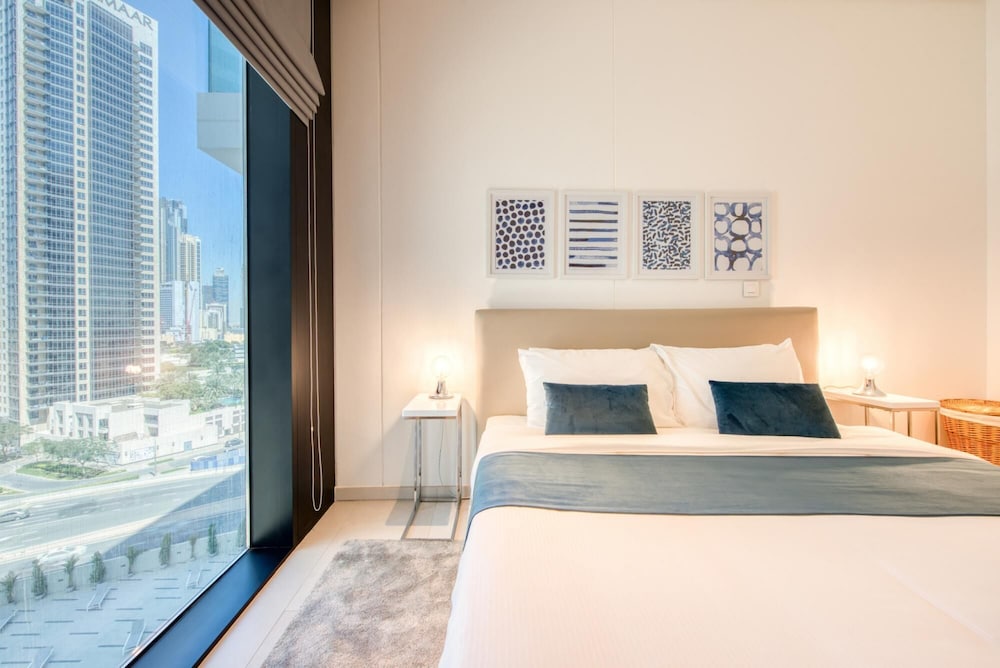 Well Connected Luxury Apt w Waterway Vws