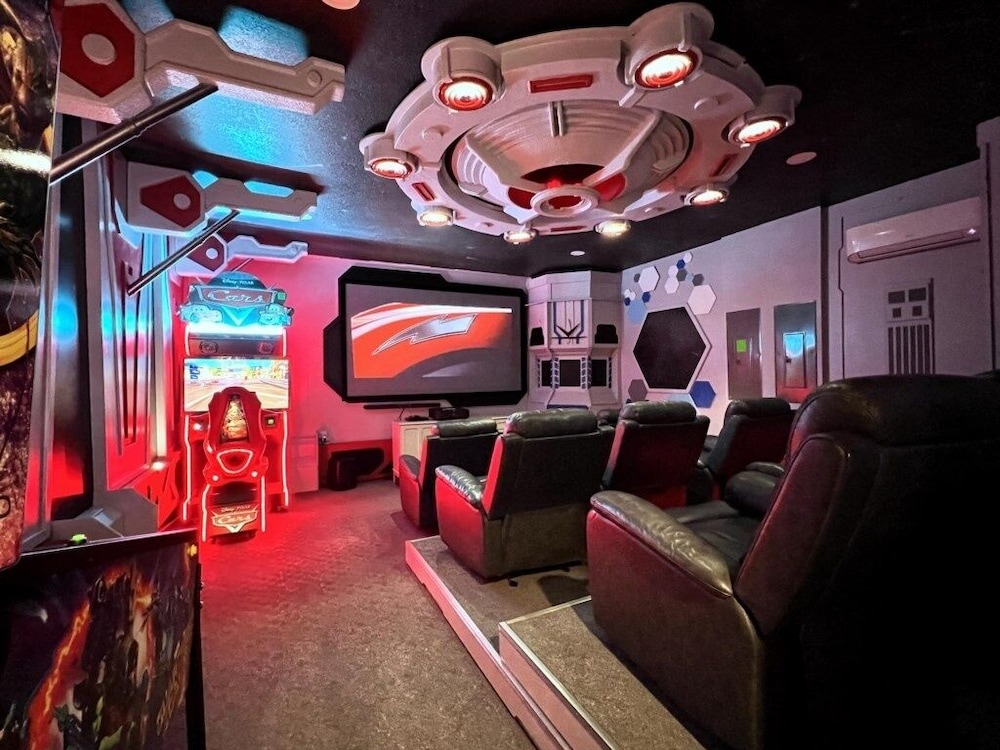 Stunning Themed 7 Bed Pool Home With Theater-3229l 7 Bedroom Home