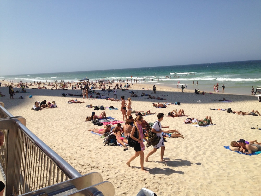 Upmarket Apartment at Beach