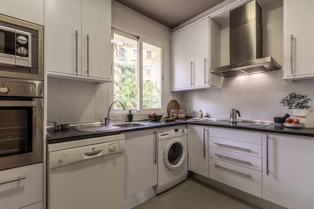 Aversa - 2 Bedrooms in Azca