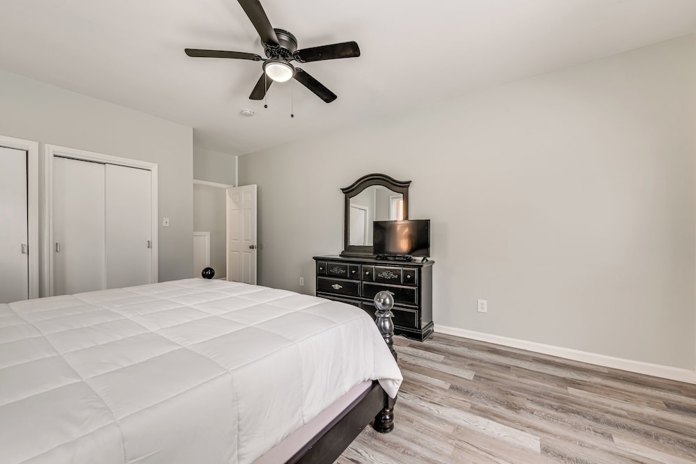11 Mi to Fort Lee: 30-acre Retreat w/ Scenic Views