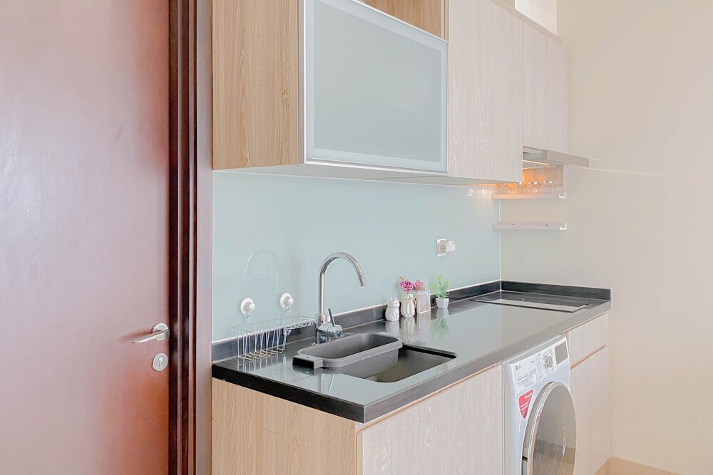 Big and Cozy 1BR with Working Room Menteng Park Apartment