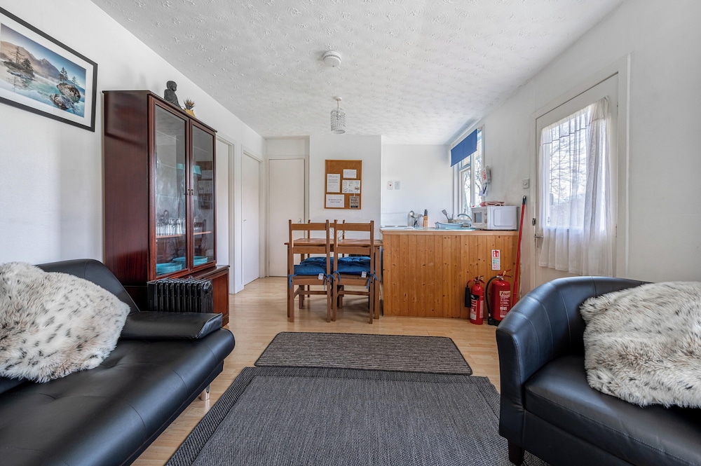 2 Bed Chalet - Sleeps 4 - River and Mountain Views