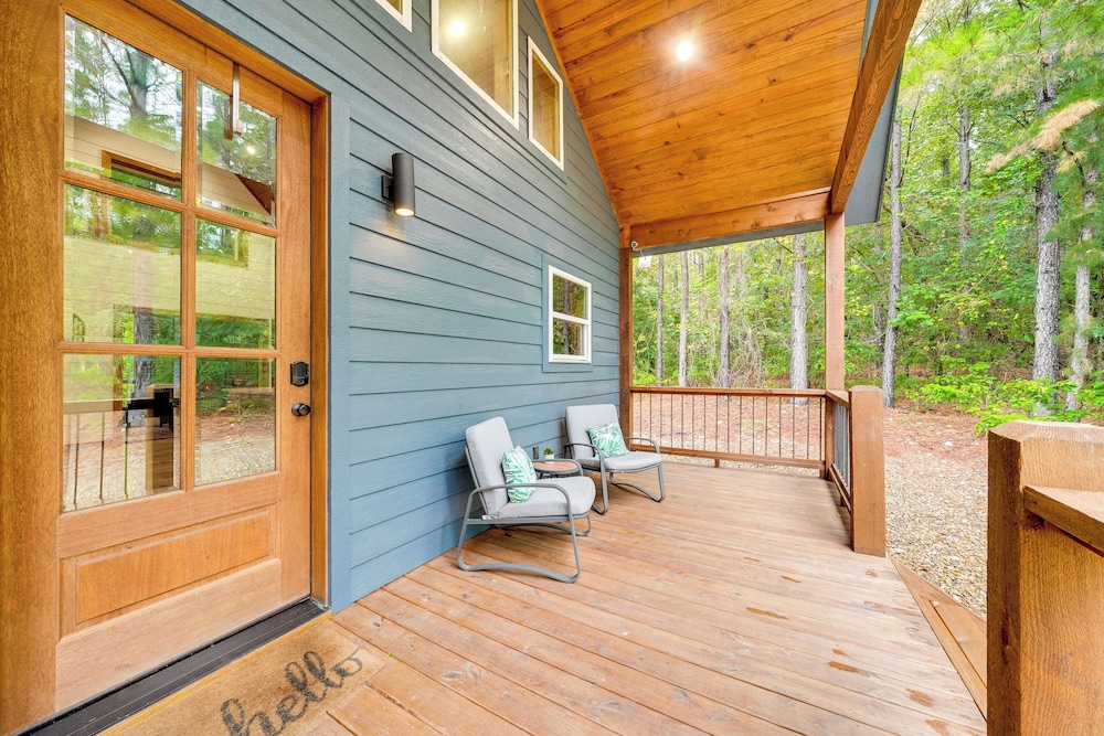 Fire Pit & Hot Tub: Couples Retreat in Broken Bow