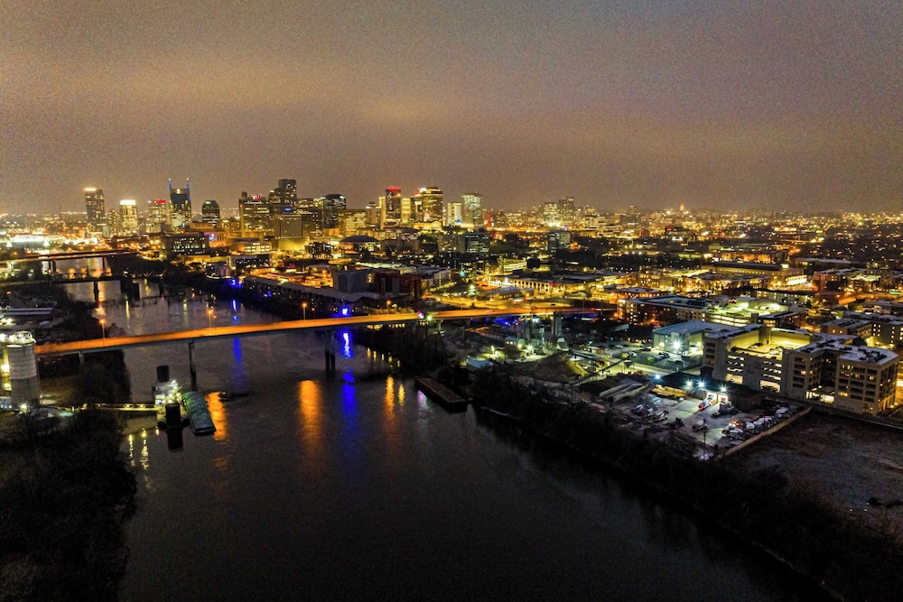 Cumberland River Views, Walk to Broadway, Downtown & Stadium Rockin' Riverfront