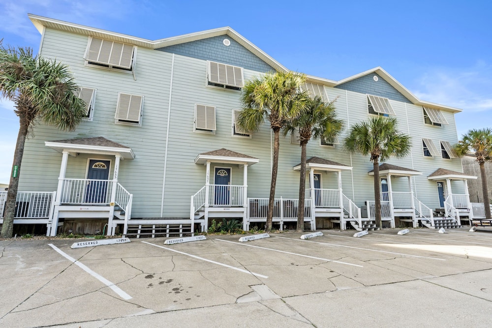 Southern Exposure Townhome by Panhandle Getaways