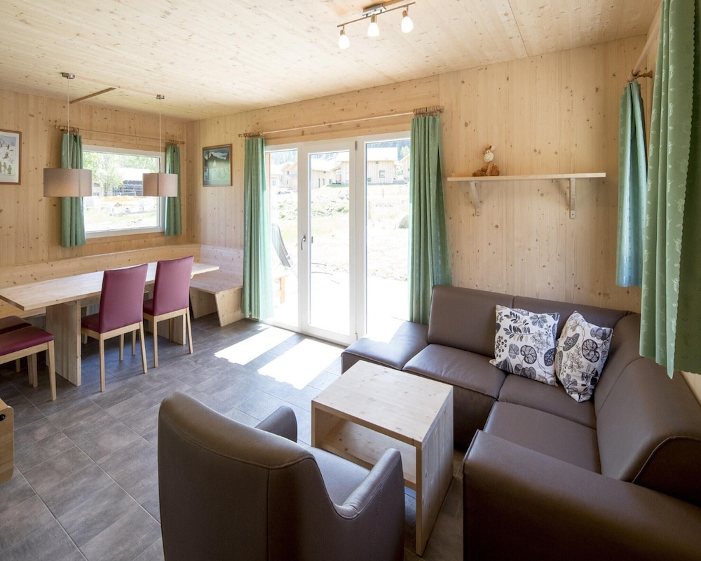 Lavish Chalet in Sankt Georgen With Jacuzzi