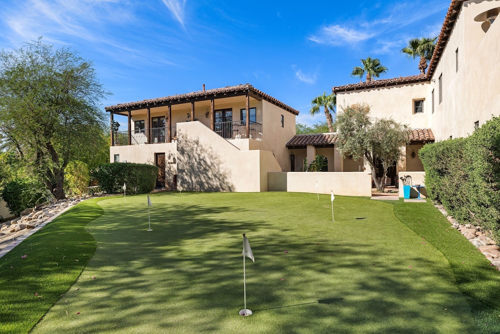 Villa del Gallo by Avantstay Luxury Group Retreat Pool Putting Green