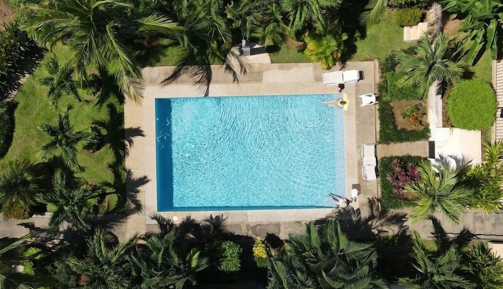 Minimalist Condo with a Beautiful New Design, Enclosed Patio, and Shared Community Pool