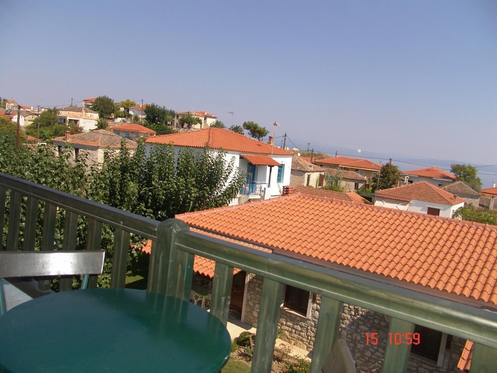 Nikos Apartments